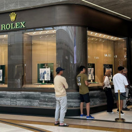 Rolex оштрафован на 100 миллионов долларов во Франции за запрет продавать свои часы онлайн
